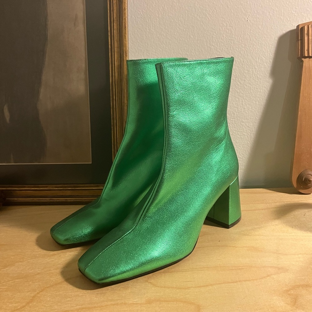 NWT Intentionally Blank Metallic Green Block Heel Boots